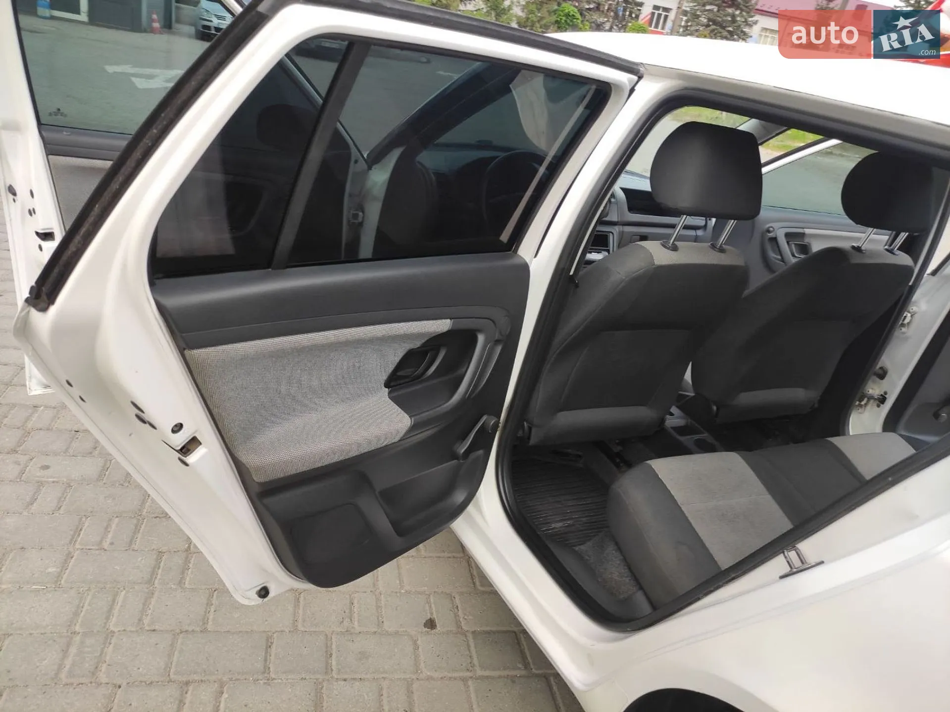 2010 Skoda Fabia - мініатюра 13