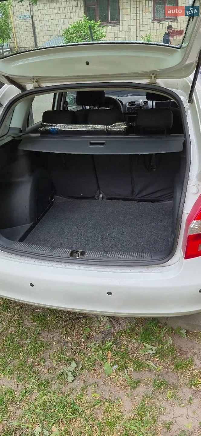 2011 Skoda Fabia - мініатюра 7