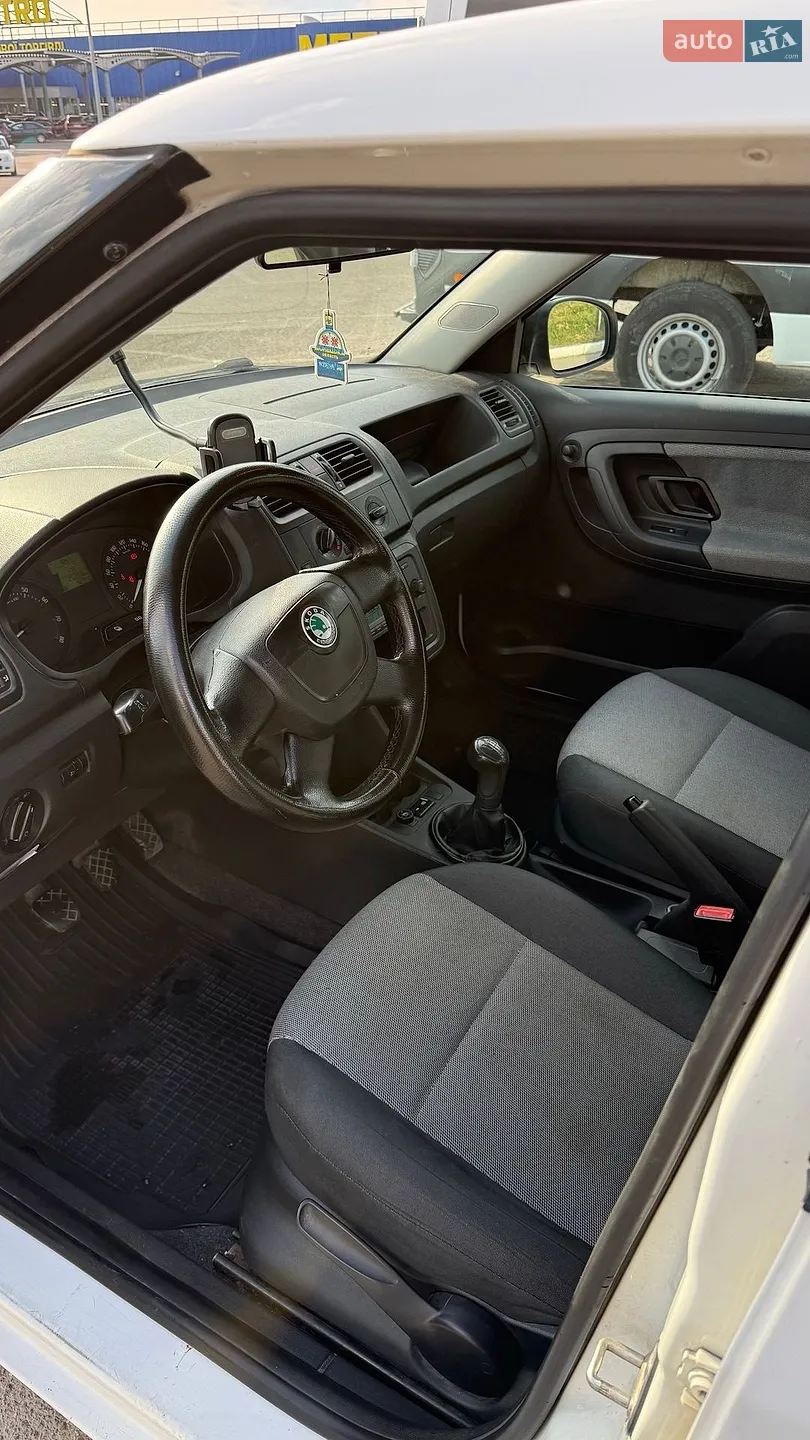 2010 Skoda Fabia - мініатюра 8