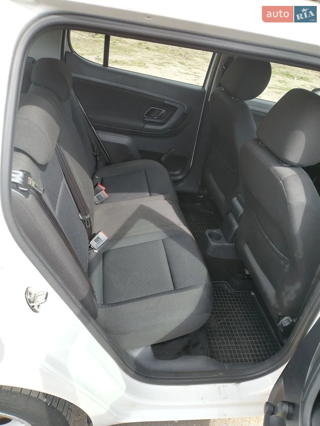2011 Skoda Fabia - мініатюра 14