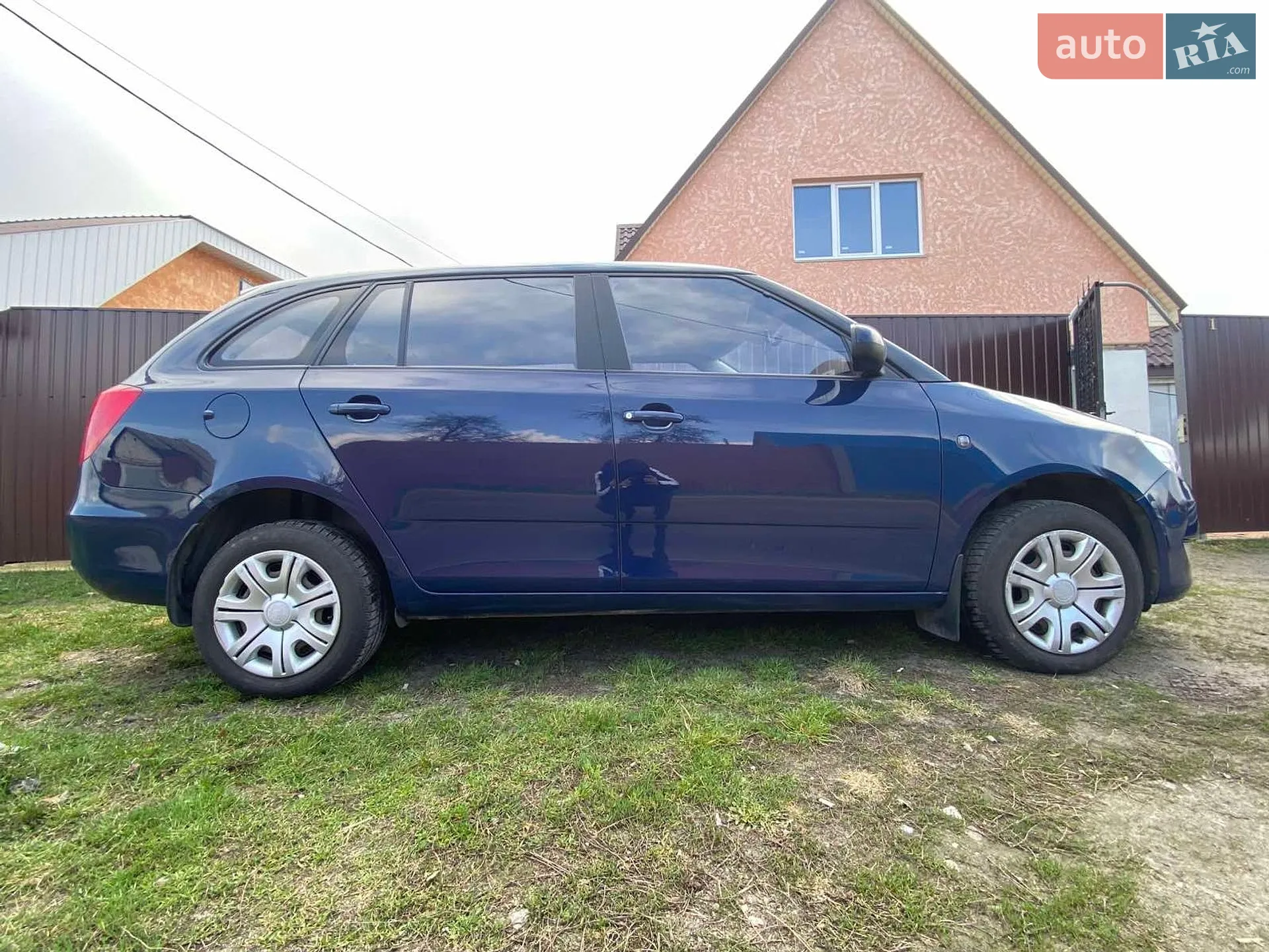 2012 Skoda Fabia - мініатюра 3