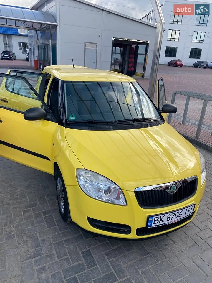 2010 Skoda Fabia - мініатюра 10