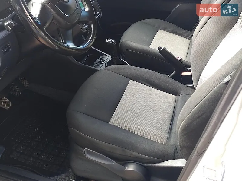 Skoda Fabia 2010 VIN TMB1CB5J8B3095840 фото оголошення 12 з 41
