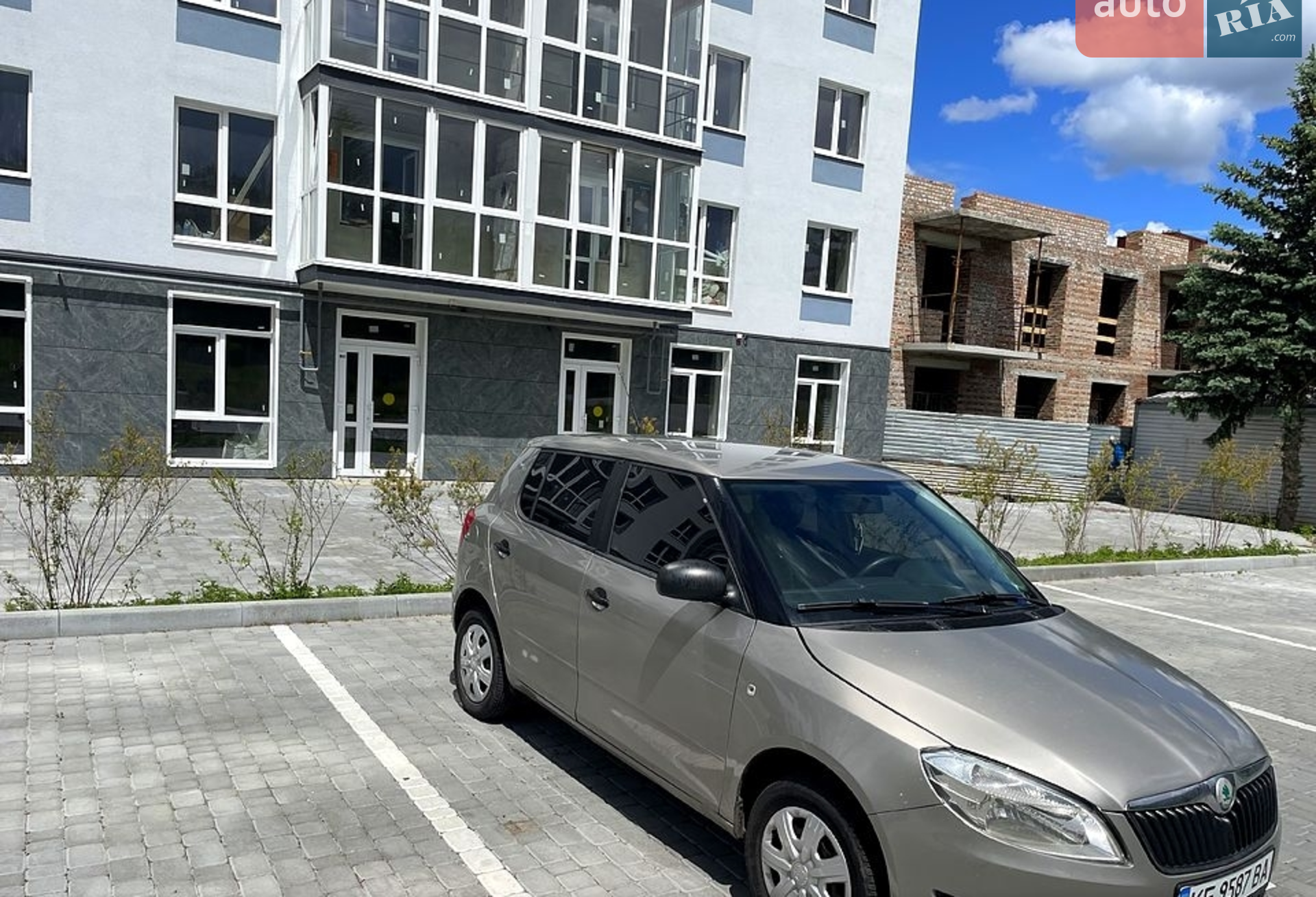 2010 Skoda Fabia - мініатюра 2