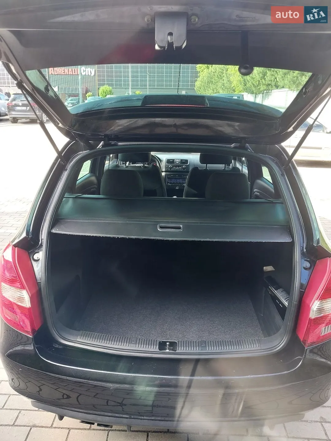 2010 Skoda Fabia - мініатюра 12