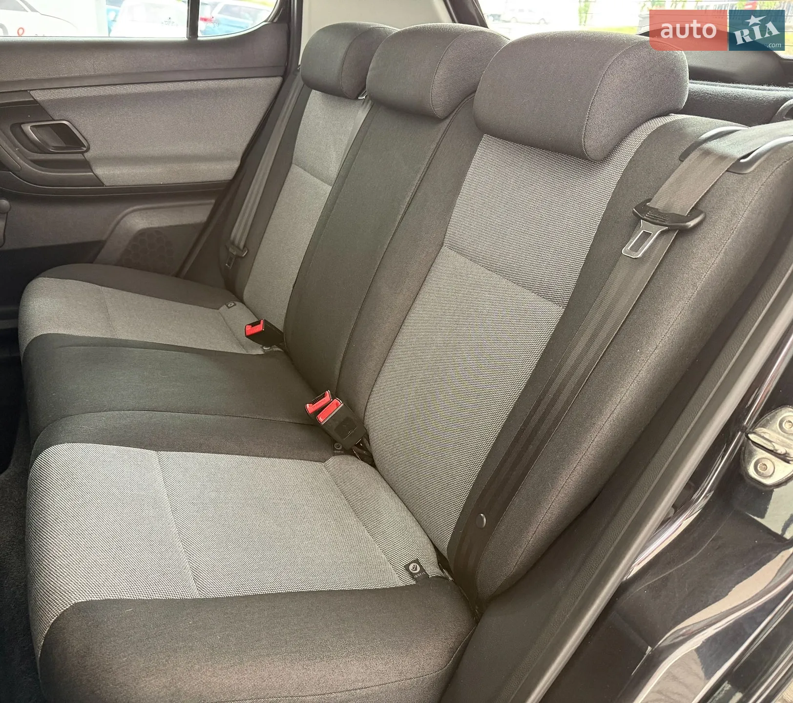 2010 Skoda Fabia - мініатюра 12