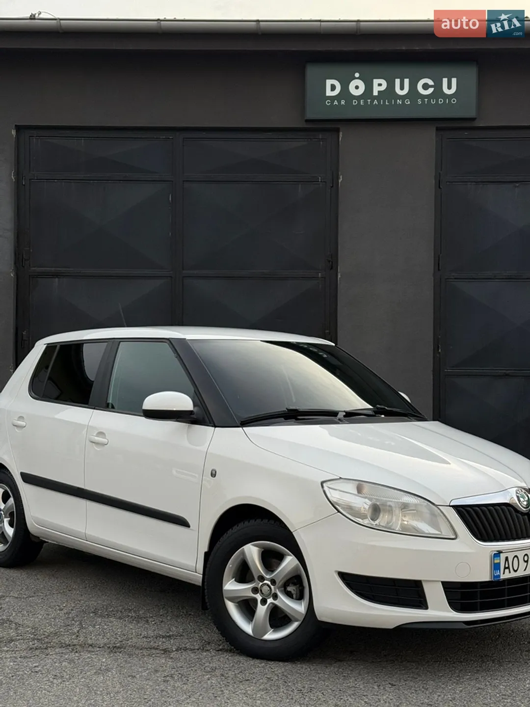 2011 Skoda Fabia - мініатюра 2