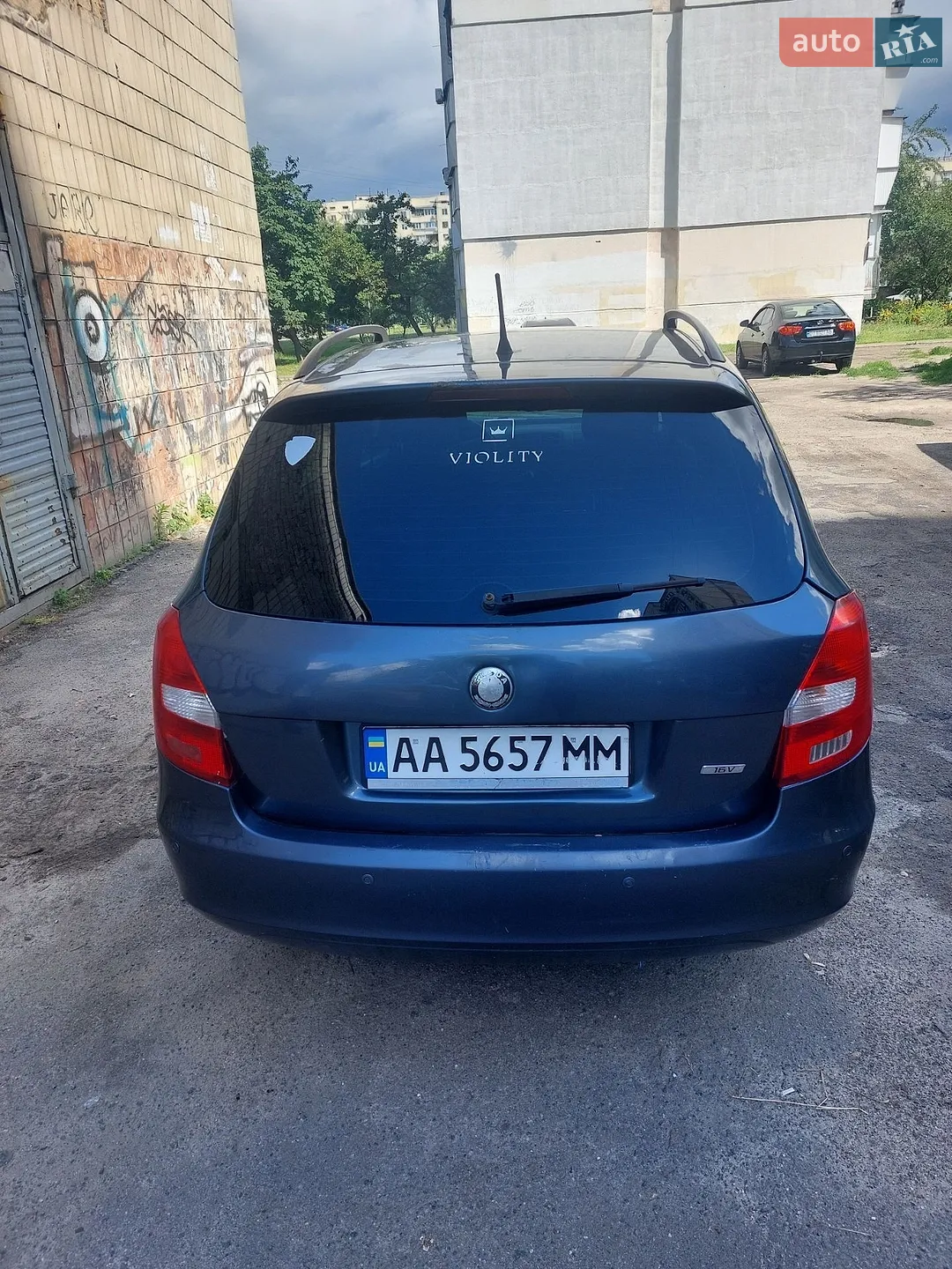 2011 Skoda Fabia - мініатюра 2