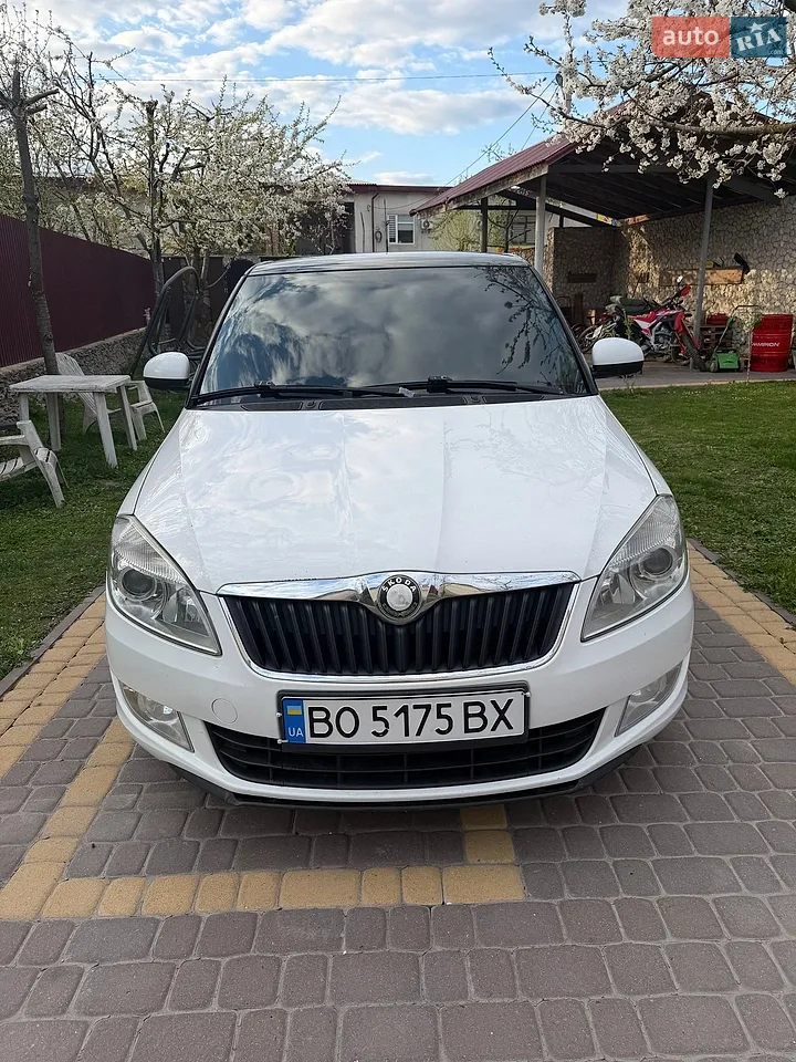 2011 Skoda Fabia - мініатюра 10