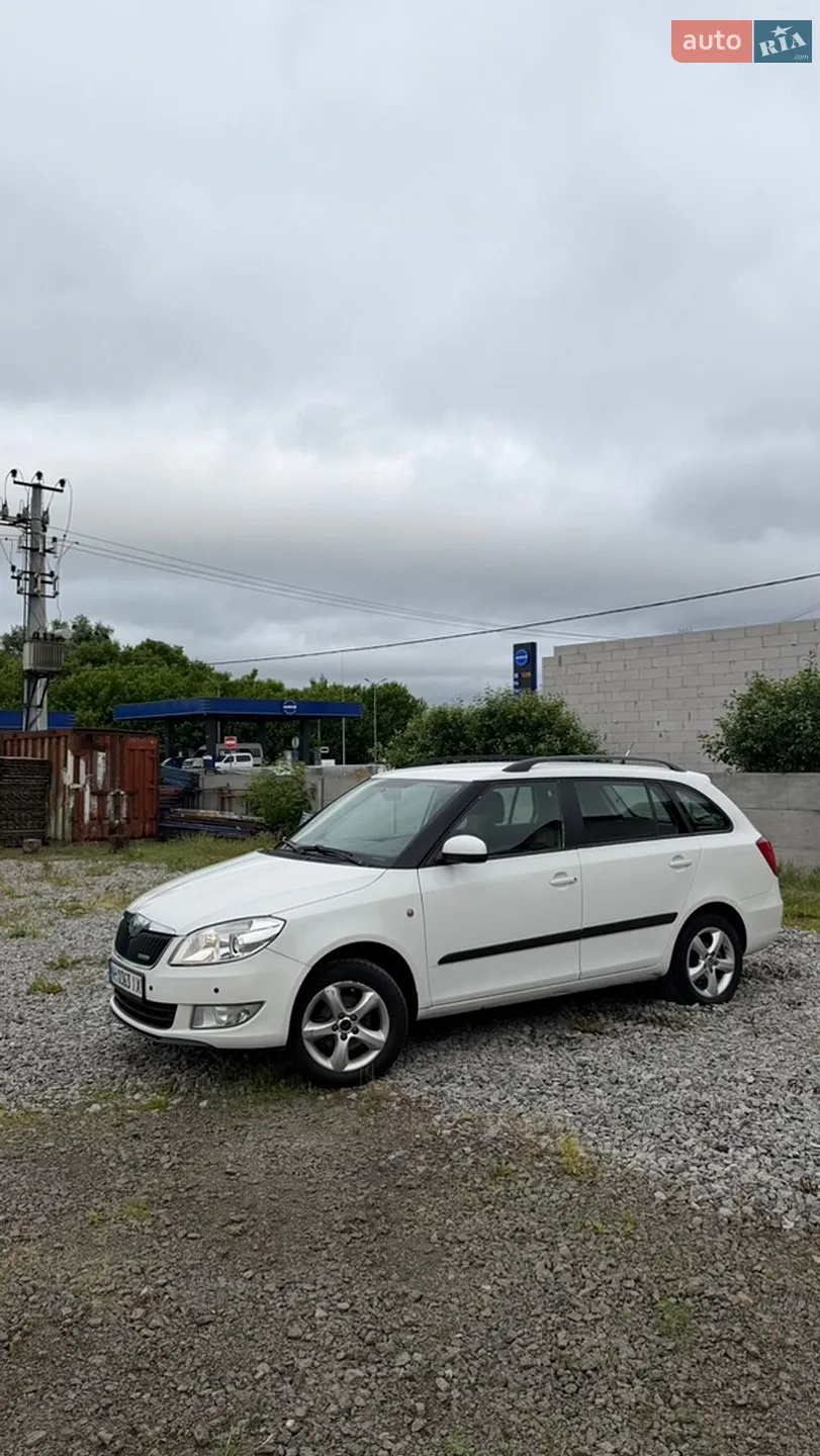 2012 Skoda Fabia - мініатюра 2