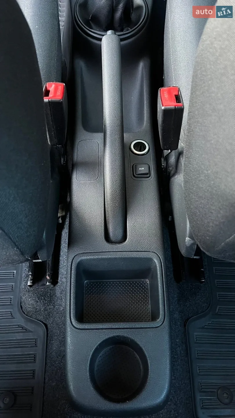 2011 Skoda Fabia - мініатюра 13