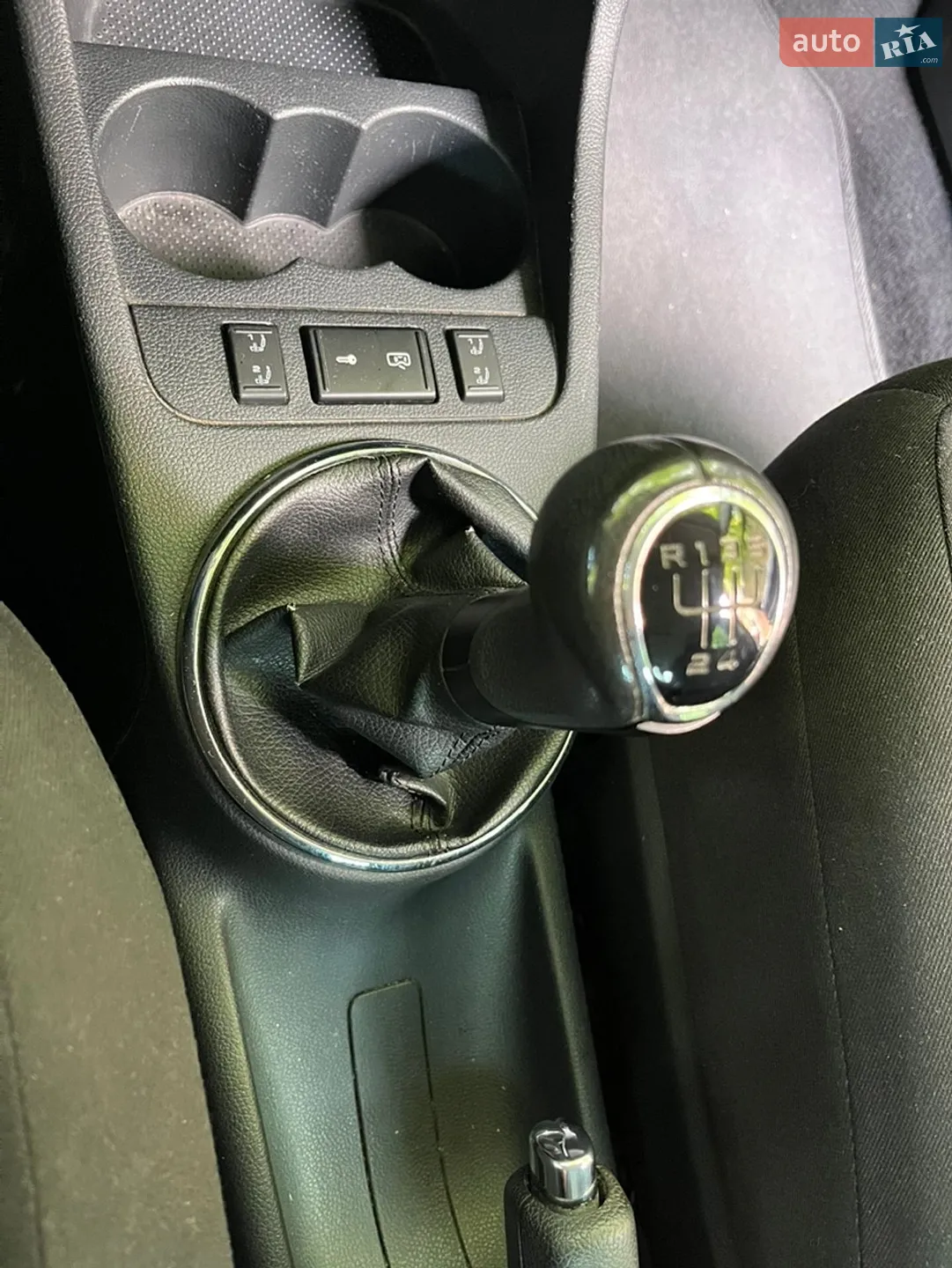 2011 Skoda Fabia - мініатюра 13