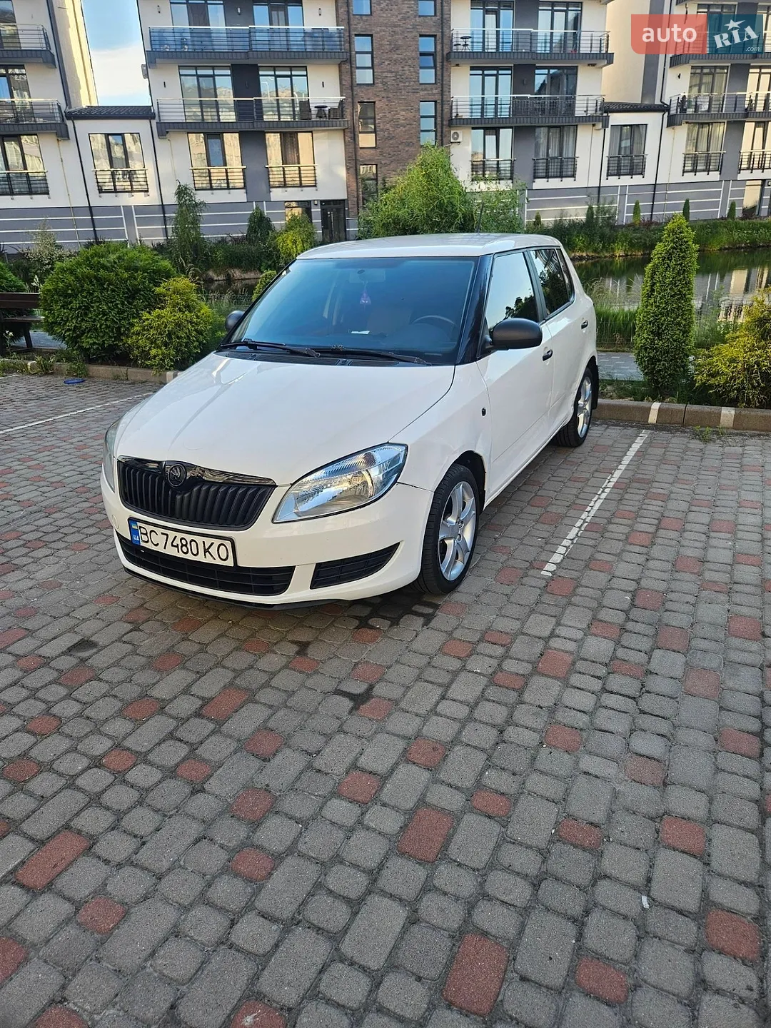 2010 Skoda Fabia - мініатюра 2