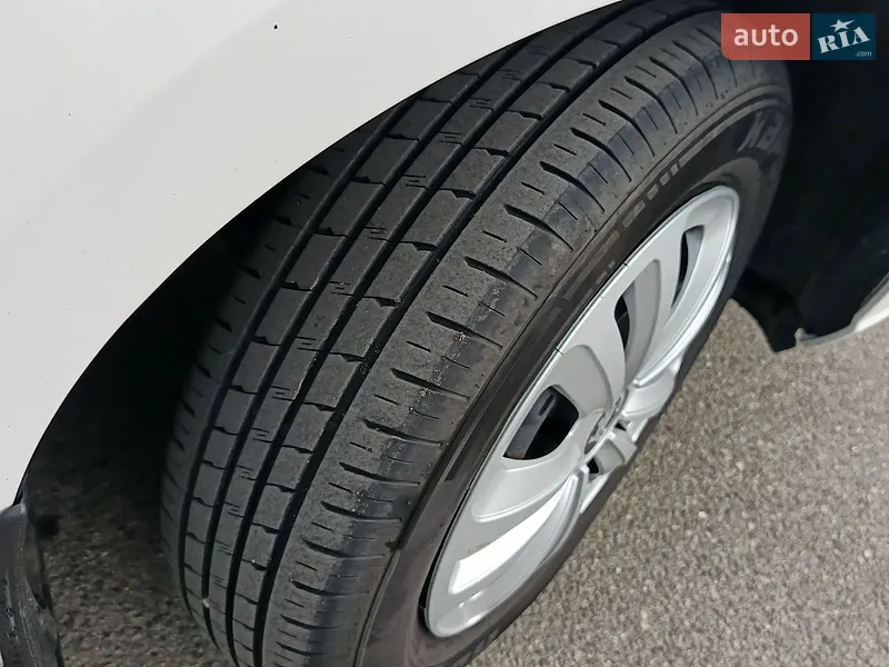 Skoda Fabia 2017 VIN TMBEB2NJ2JB500468 фото оголошення 22 з 75