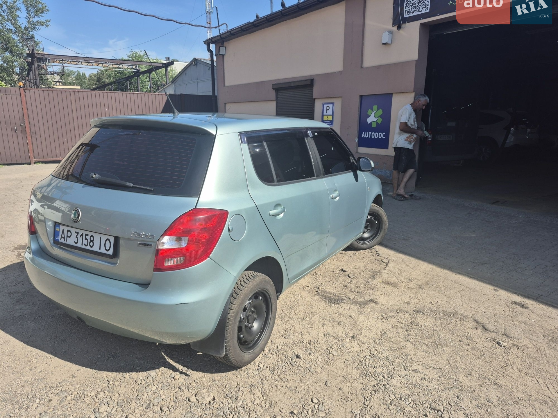 2011 Skoda Fabia - мініатюра 2