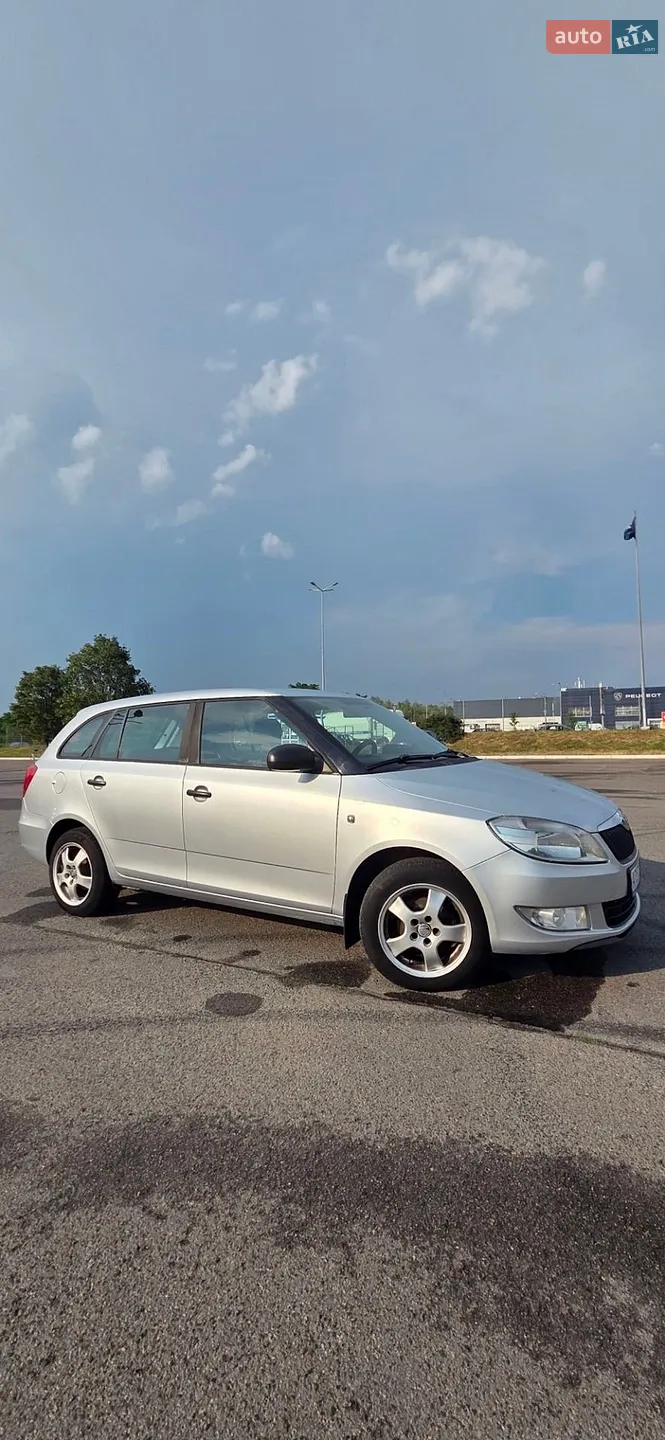 2012 Skoda Fabia - мініатюра 5