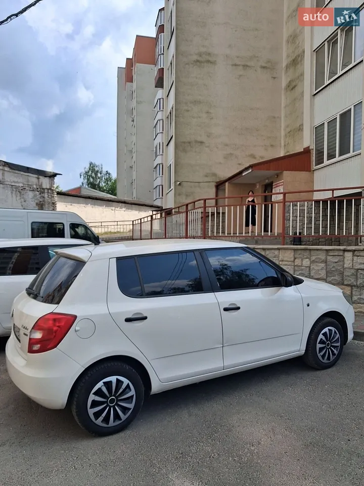 2011 Skoda Fabia - мініатюра 27