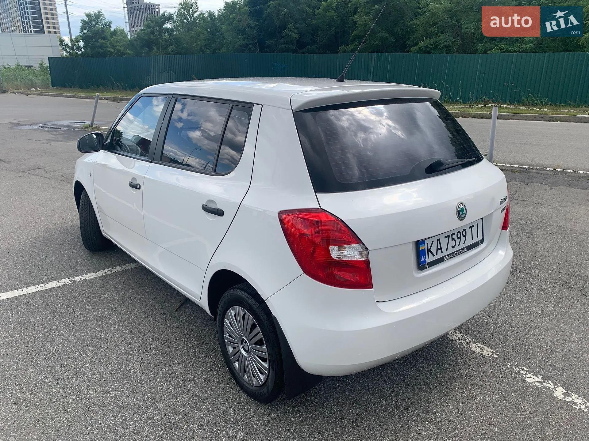 2011 Skoda Fabia - мініатюра 9