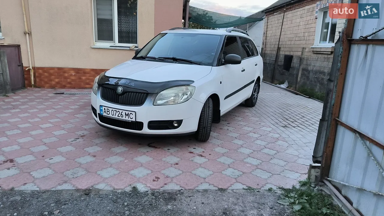 2011 Skoda Fabia - мініатюра 12