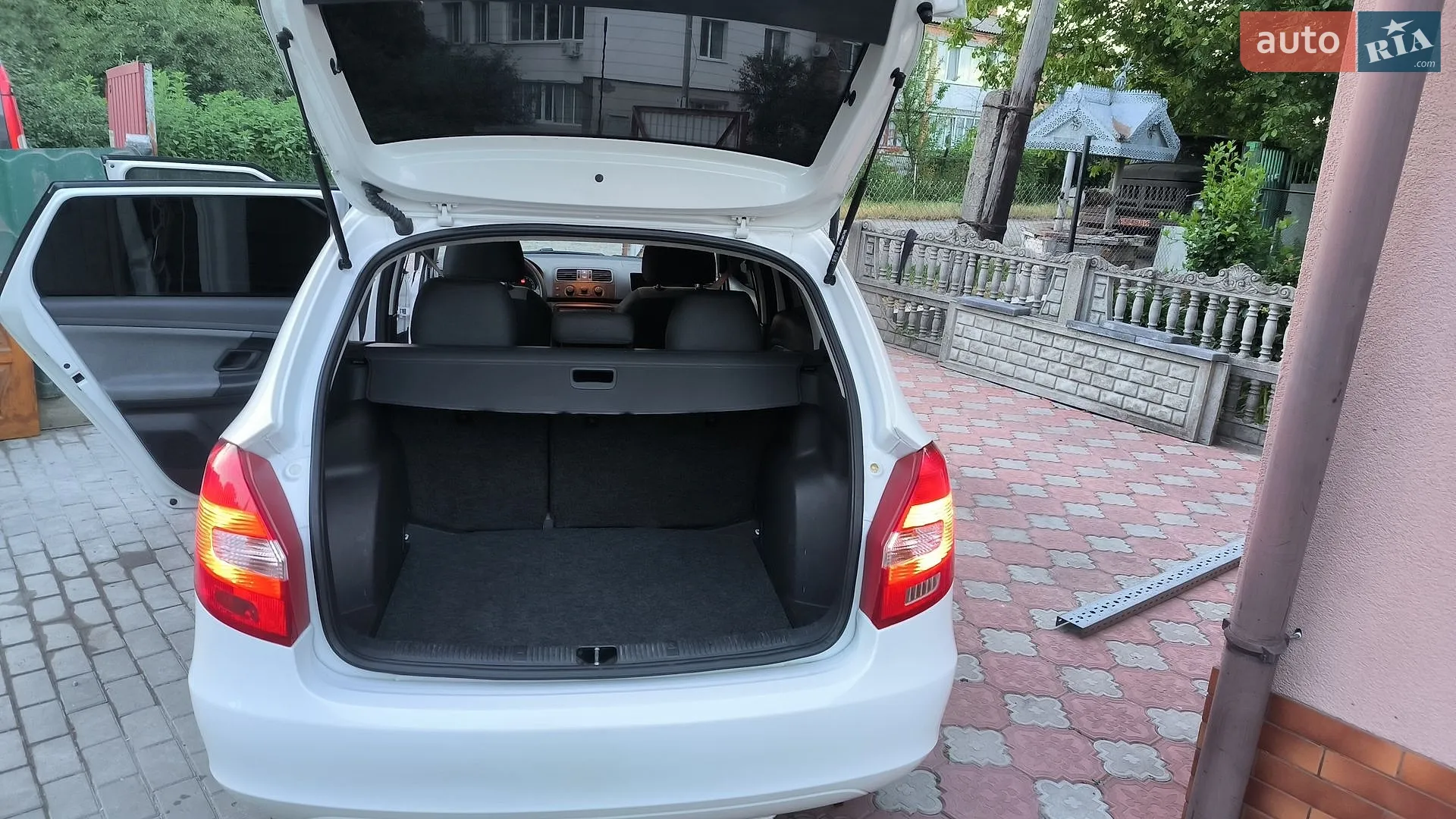2010 Skoda Fabia - мініатюра 9