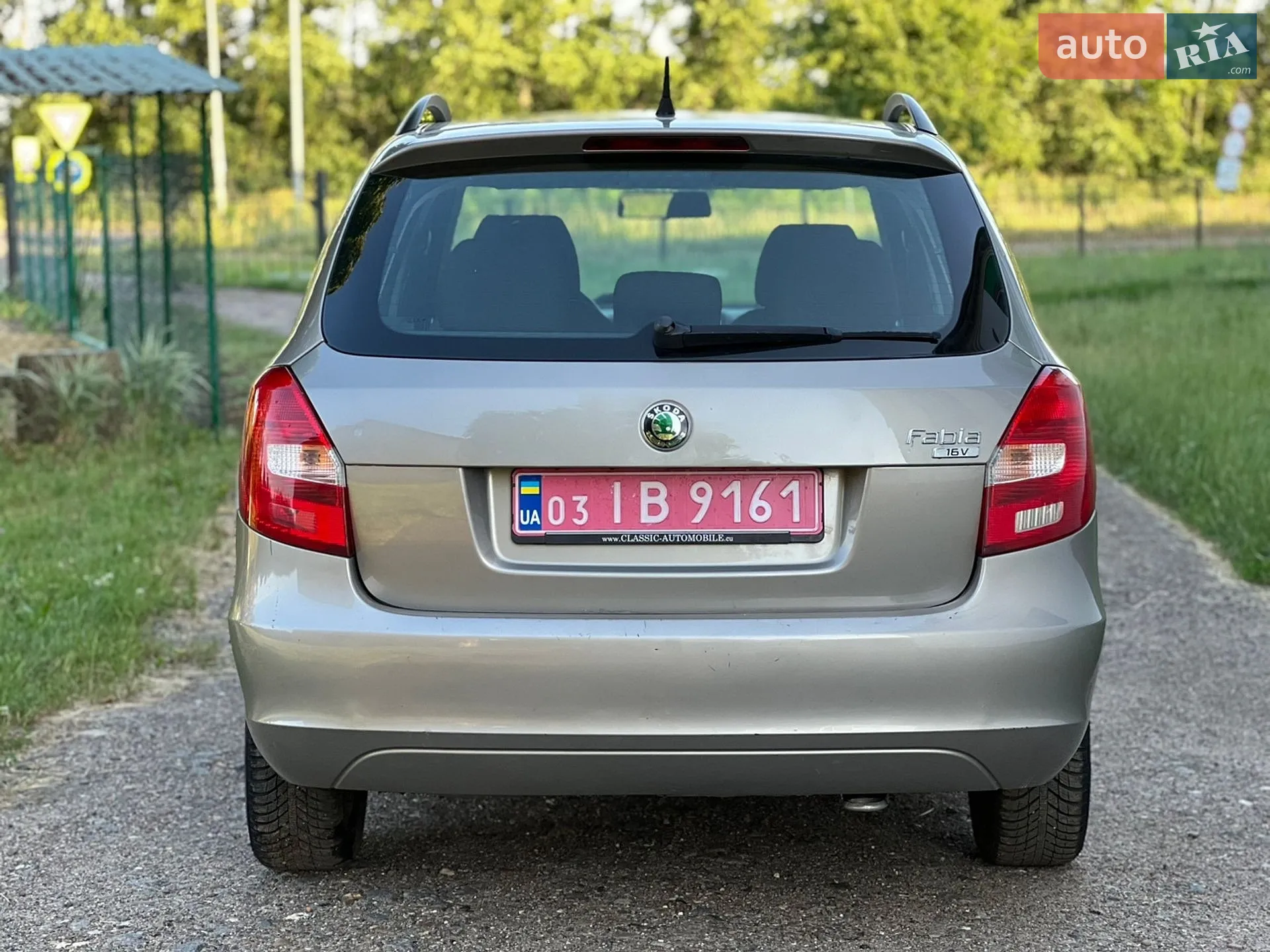 2010 Skoda Fabia - мініатюра 8