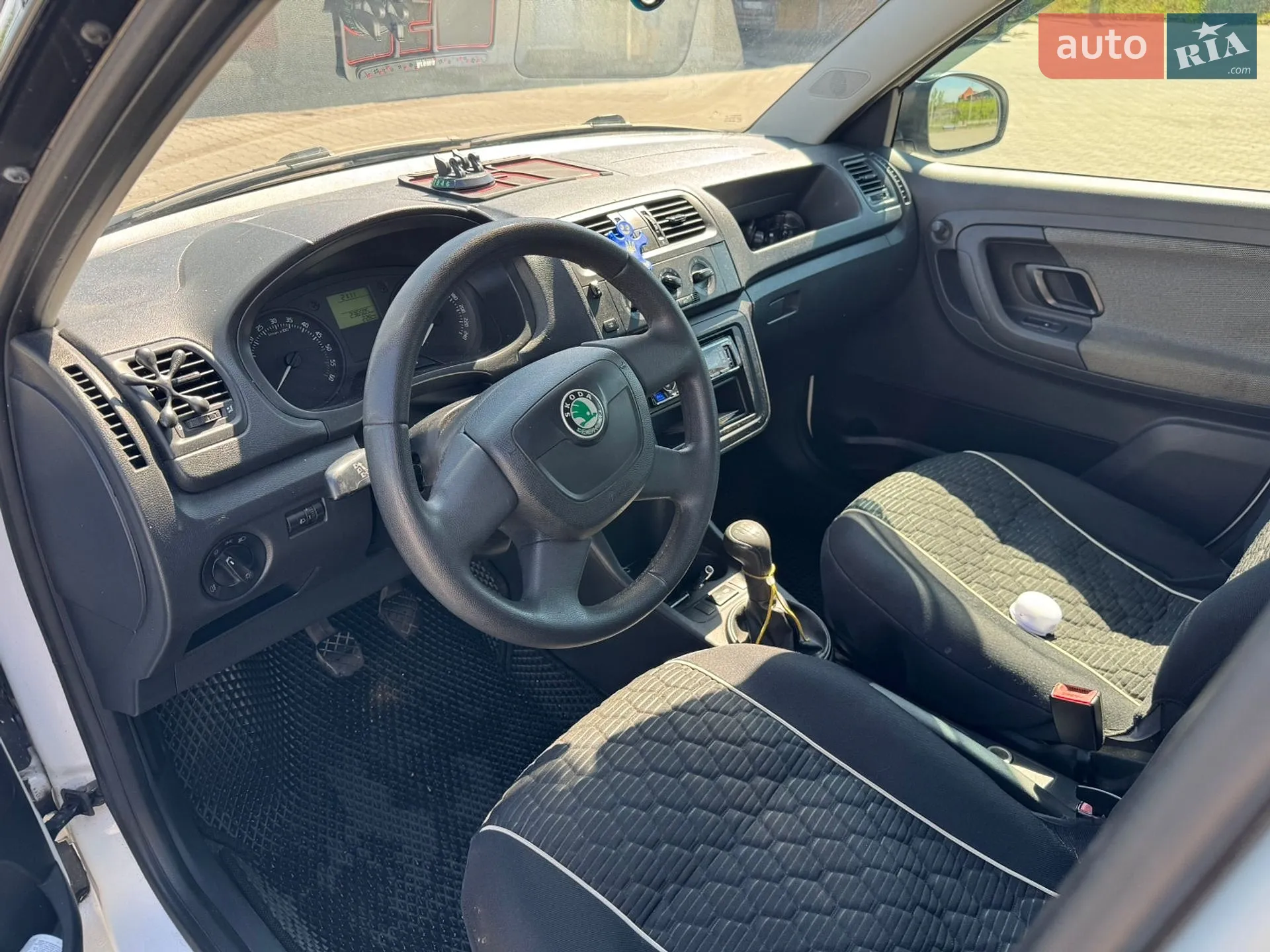 2010 Skoda Fabia - мініатюра 16