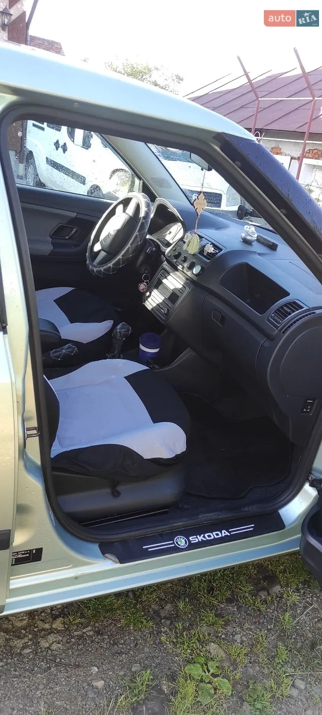 2010 Skoda Fabia - мініатюра 12