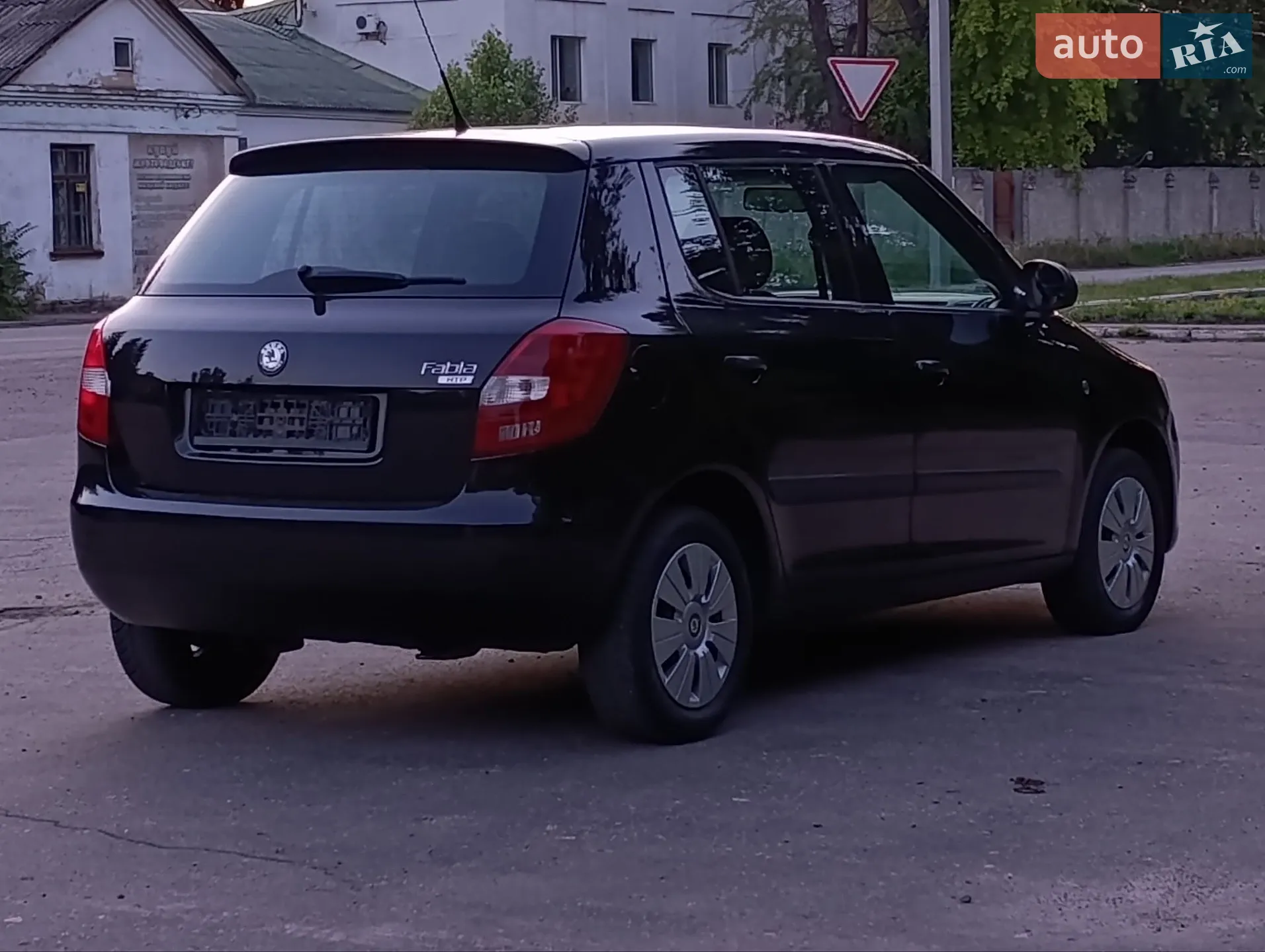 2010 Skoda Fabia - мініатюра 2