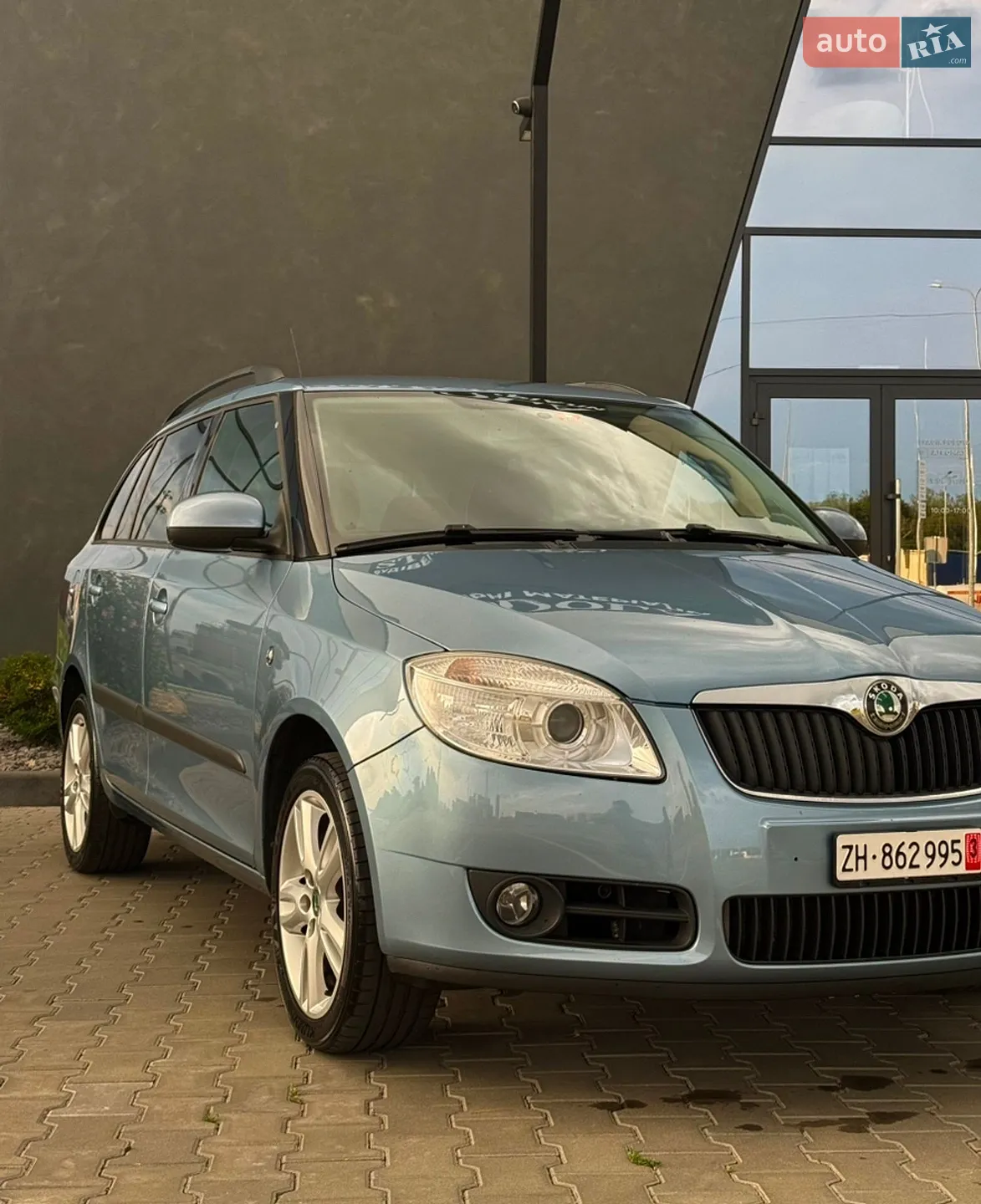 2010 Skoda Fabia - мініатюра 2