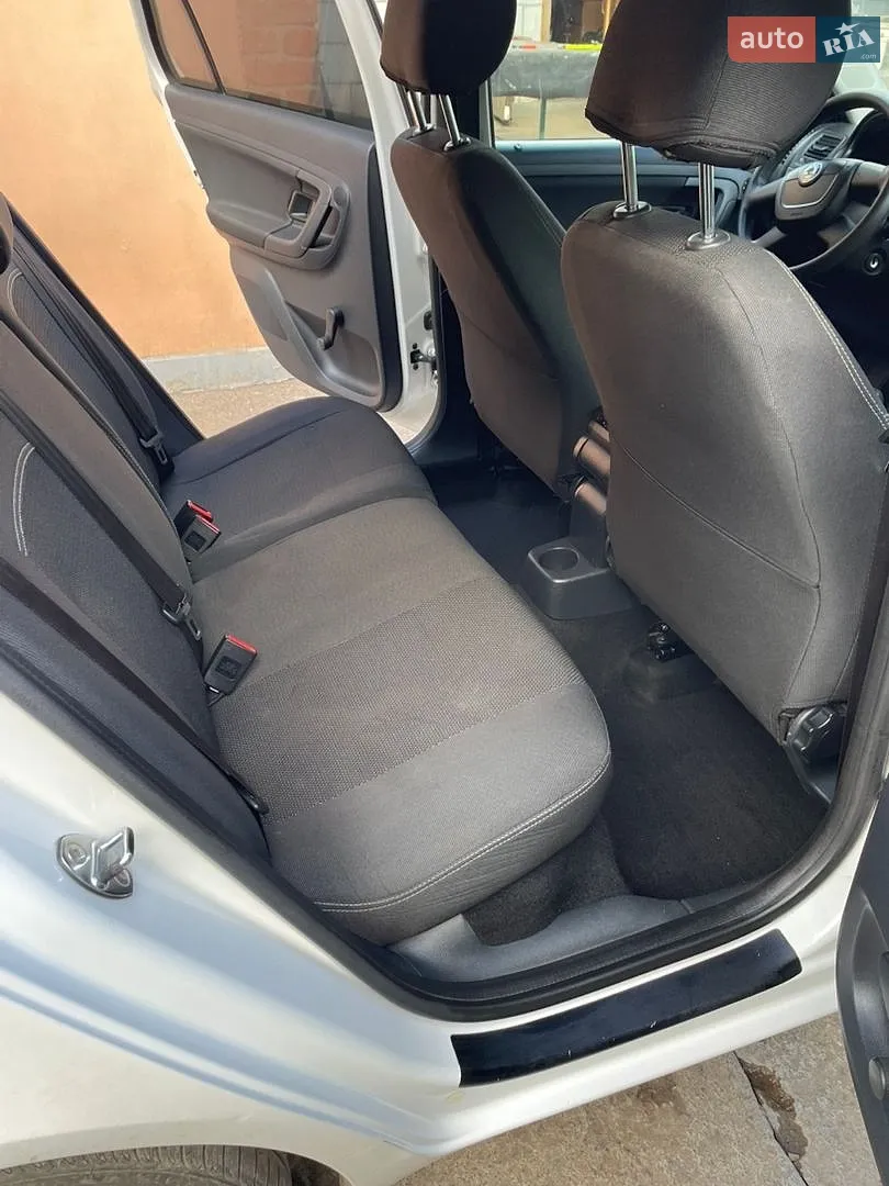 2012 Skoda Fabia - мініатюра 5