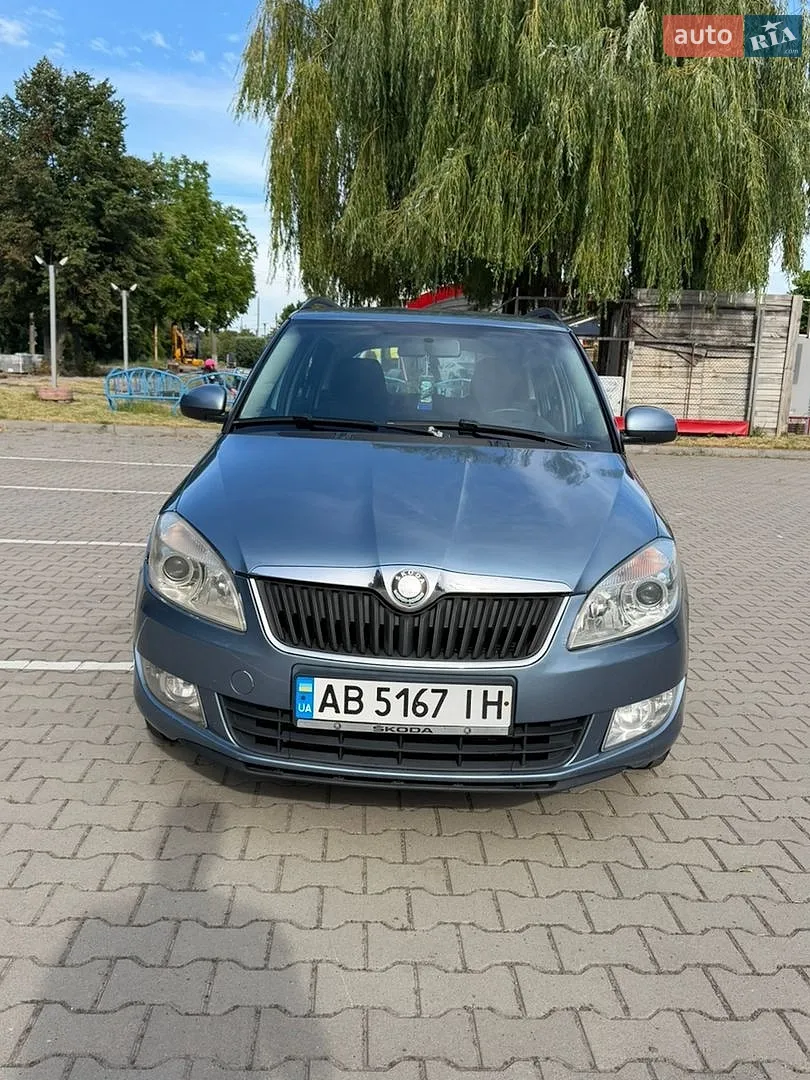 2010 Skoda Fabia - мініатюра 2