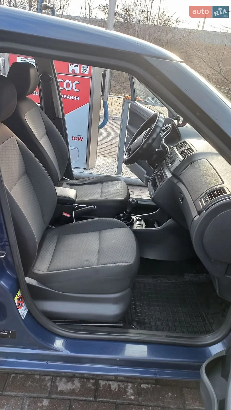 2010 Skoda Fabia - мініатюра 4