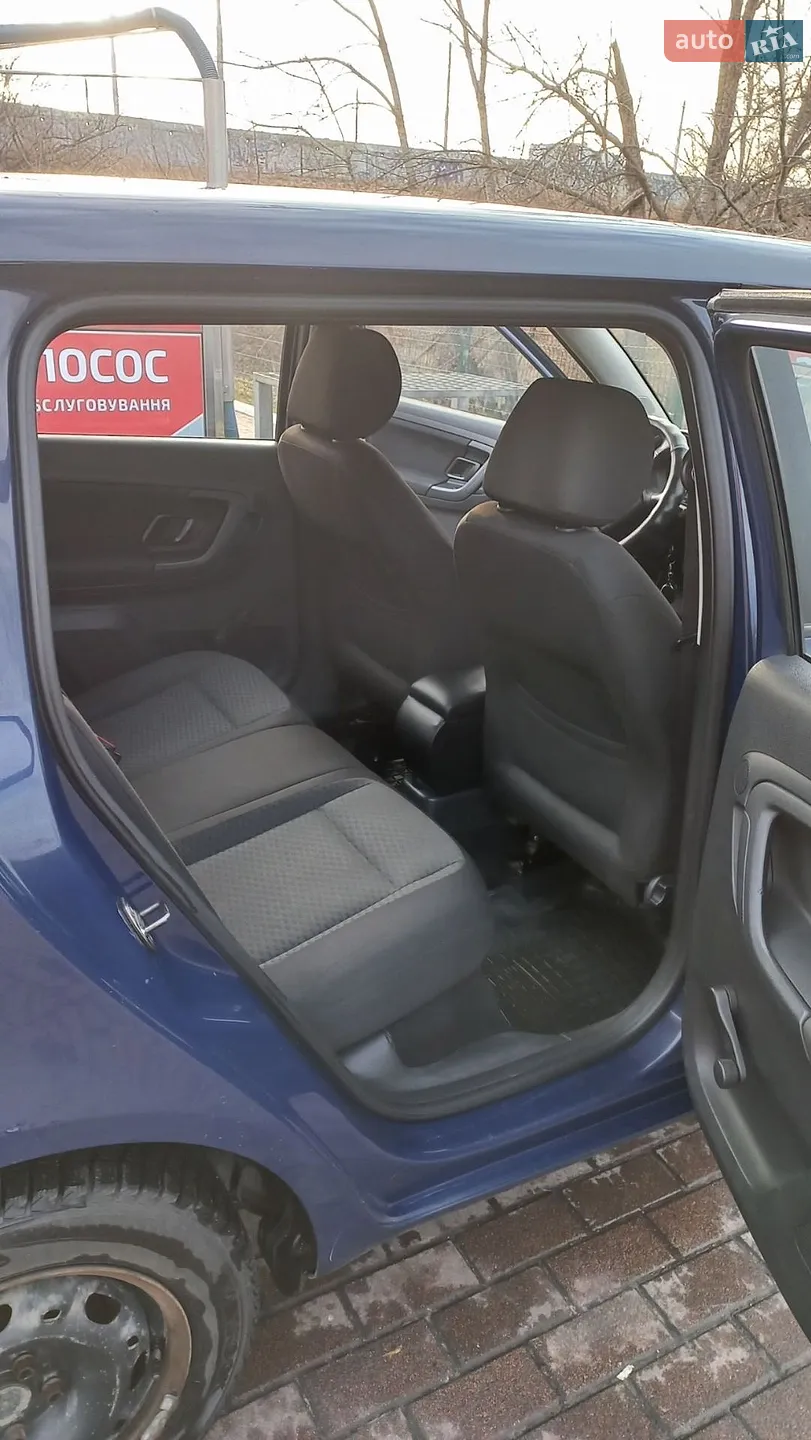 2010 Skoda Fabia - мініатюра 6