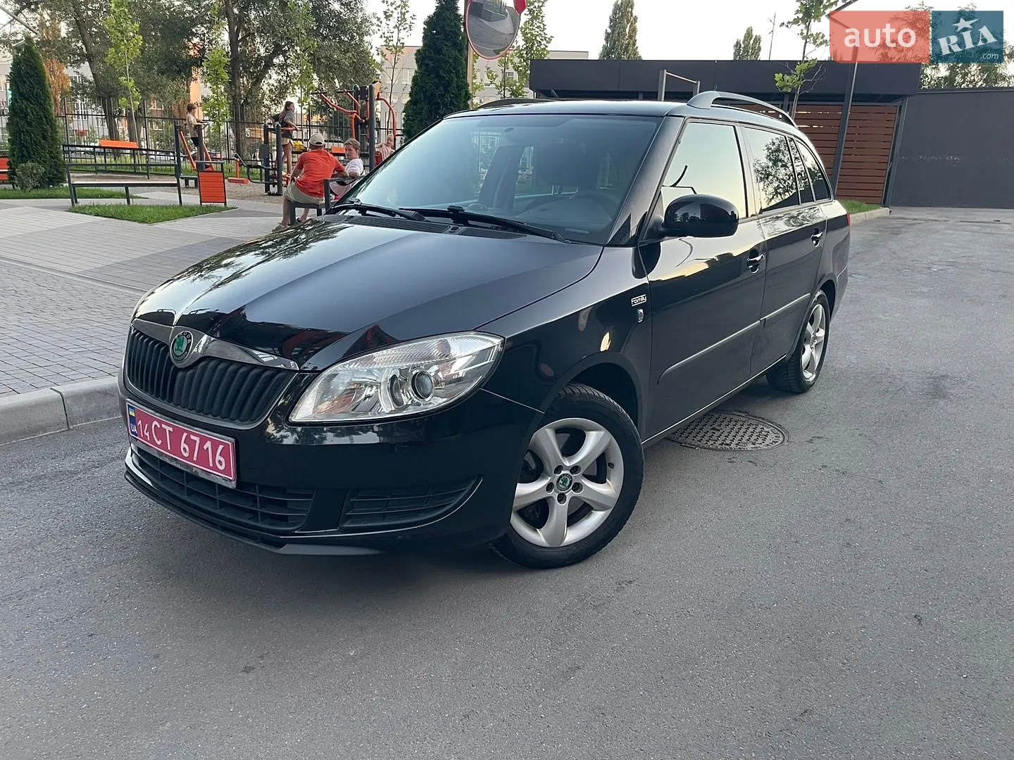 2011 Skoda Fabia - мініатюра 2