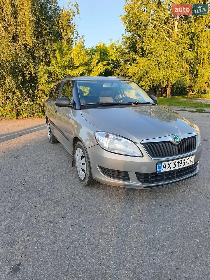 2012 Skoda Fabia - мініатюра 4