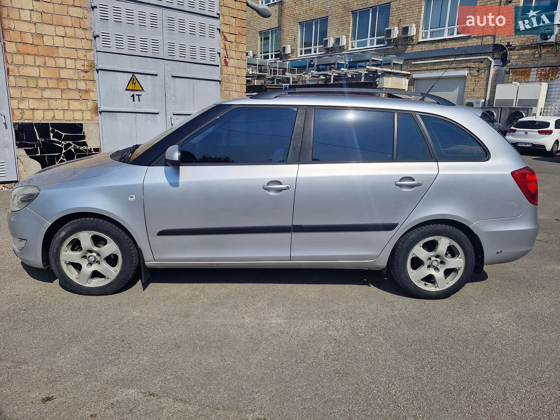 2012 Skoda Fabia - мініатюра 3