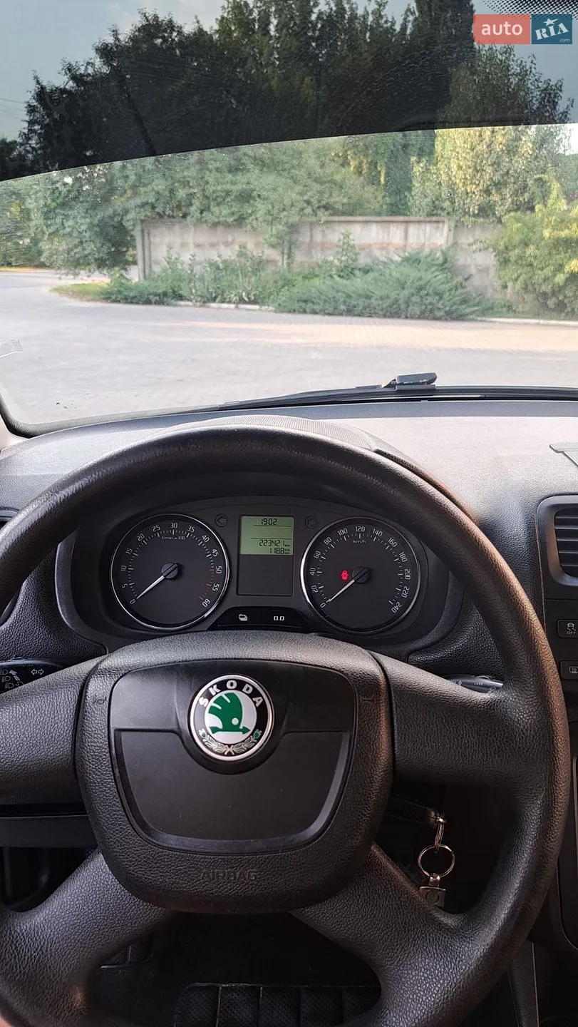 2011 Skoda Fabia - мініатюра 6
