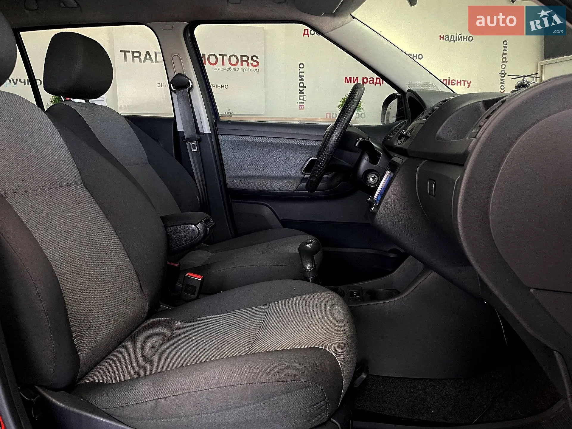 2011 Skoda Fabia - мініатюра 27