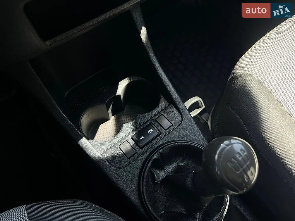 2010 Skoda Fabia - мініатюра 19