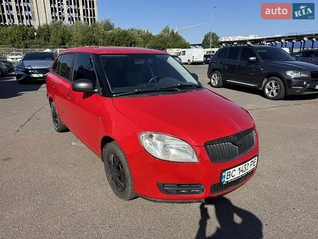 2010 Skoda Fabia - мініатюра 2
