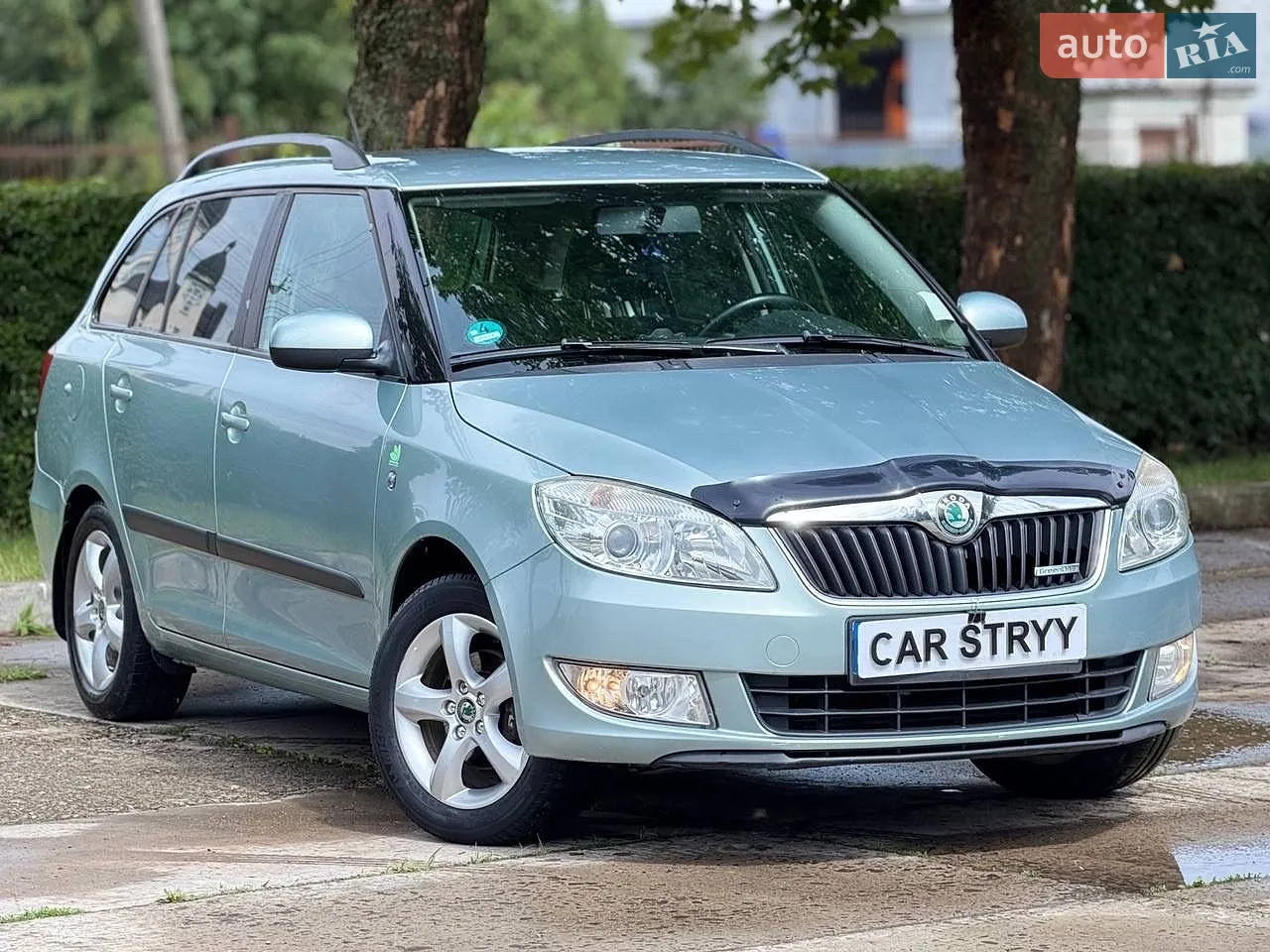 2011 Skoda Fabia - мініатюра 2