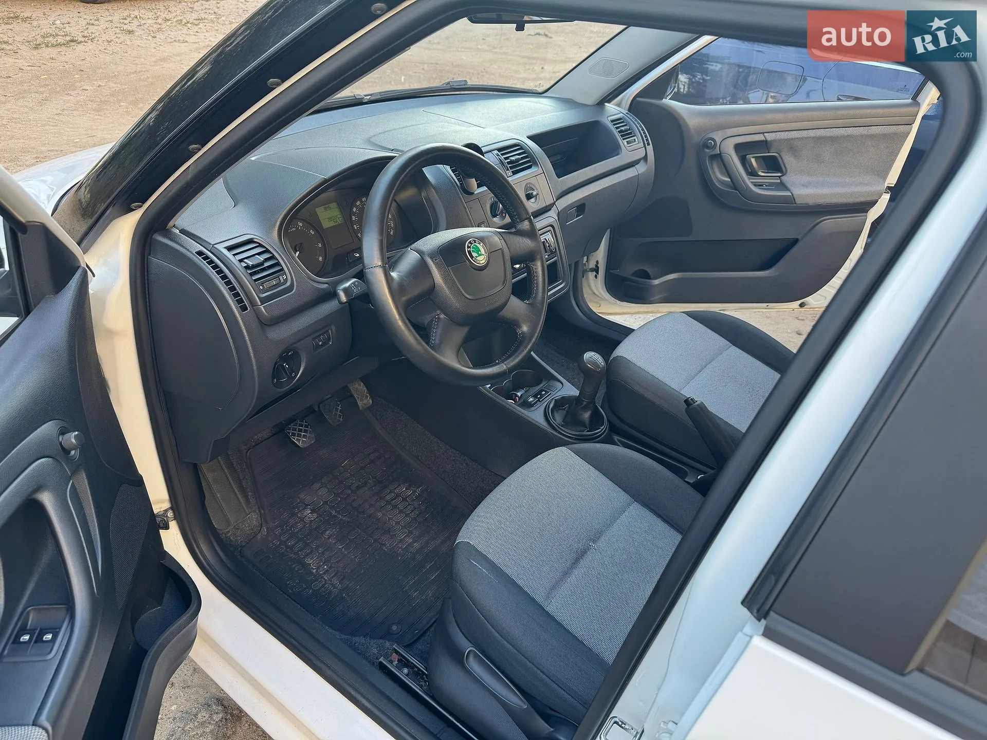 2012 Skoda Fabia - мініатюра 8