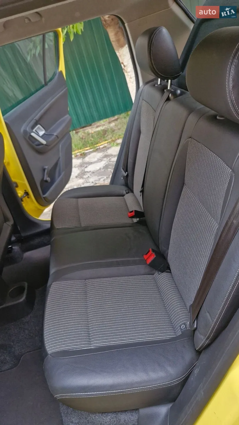 2010 Skoda Fabia - мініатюра 13