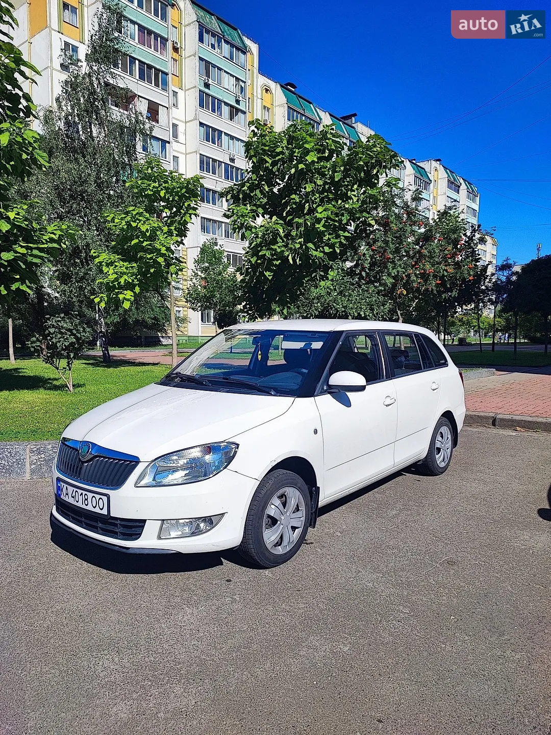 2011 Skoda Fabia - мініатюра 2