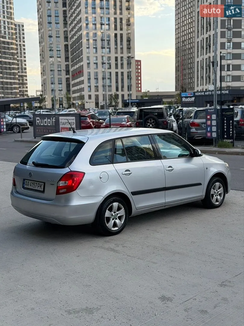 2011 Skoda Fabia - мініатюра 4
