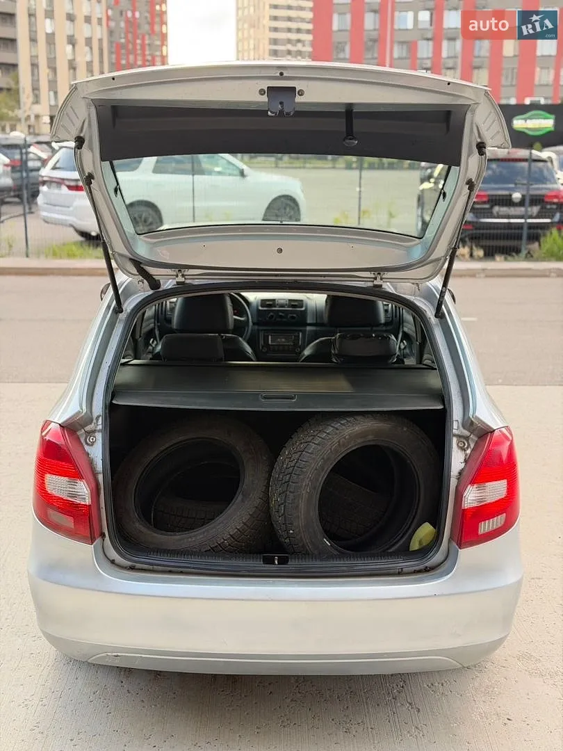 2011 Skoda Fabia - мініатюра 17