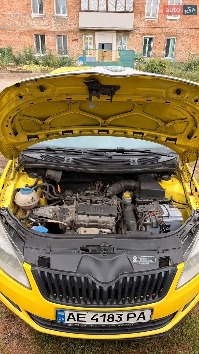 2011 Skoda Fabia - мініатюра 8