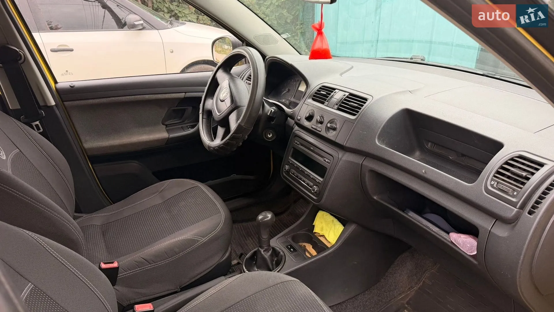 2011 Skoda Fabia - мініатюра 2