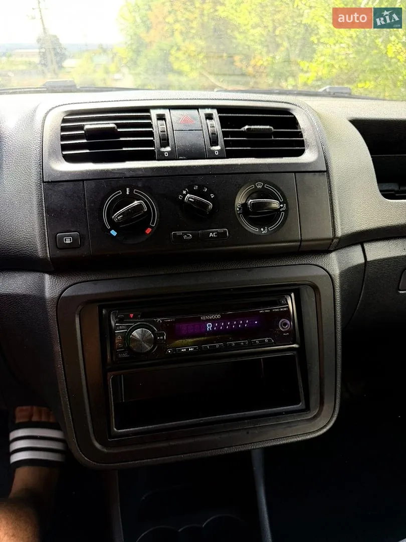 2011 Skoda Fabia - мініатюра 28