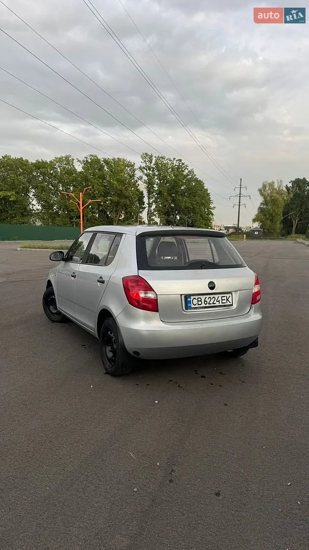 2010 Skoda Fabia - мініатюра 3